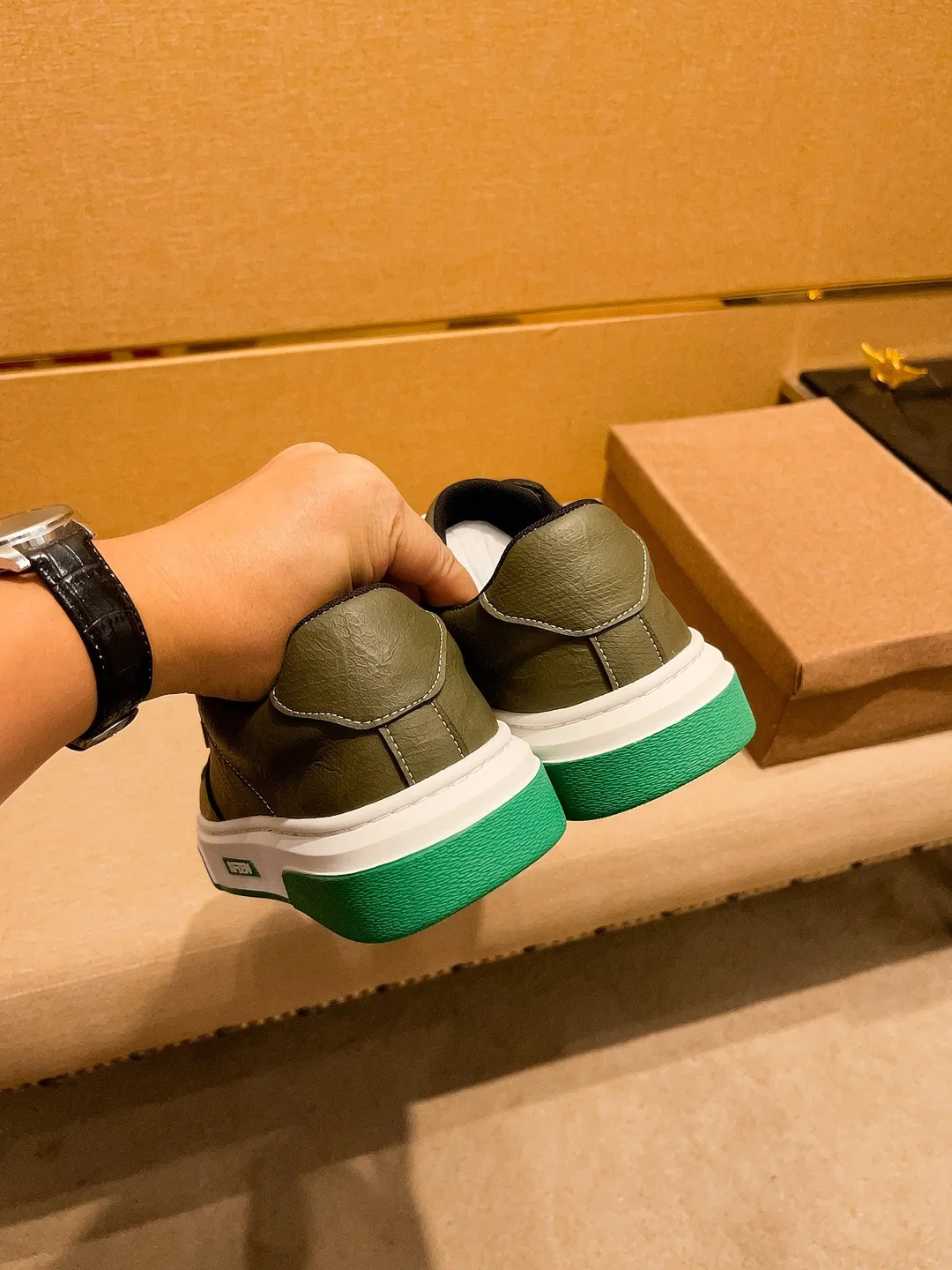 Men's shoes💰 420💰[BV]🔥 High-end men's shoes brand official website 1:1 latest masterpiece: the upper is made of Italian imported first-layer cowhide with a comfortable and breathable lining➕original non-slip and wear-resistant outsole🔥, making walking more convenient and comfortable! An exclusive new model, a stunning work, a beautiful 1:1 replica [color] compared to the official quality! Create a fashionable personality to set off your uniqueness! A must-have for trendy men! Classic 🔥Size: 38-44 Color: 🔥 Colors available🔥.